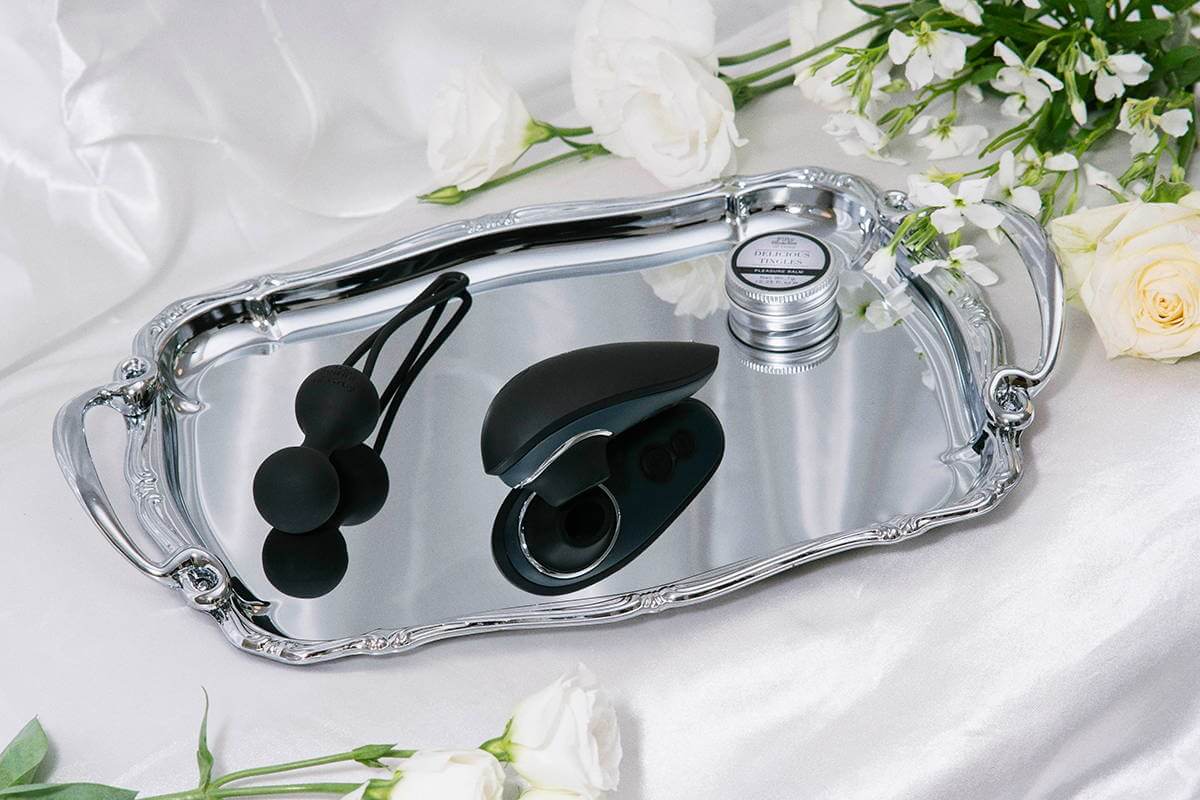 Fifty Shades of Grey Womanizer Desire Blooms Sex Kit